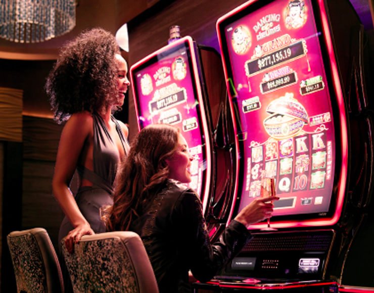Dealer cantik pomp88 live casino siap melayani permainan baccarat dan roulette